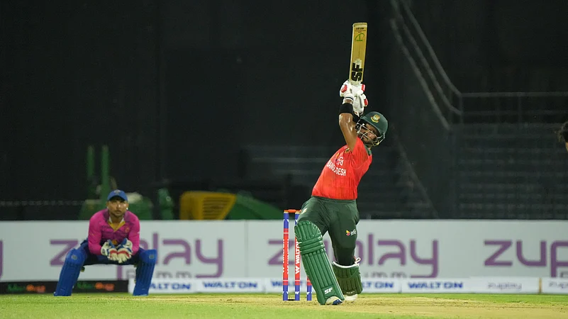 UAE stun Bangladesh by two wickets in 2nd T20