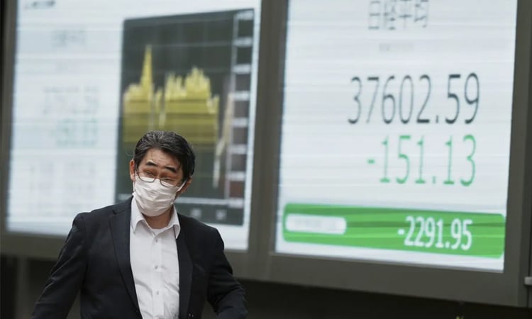 Asian markets rebound to track Wall St up as China cuts rates
