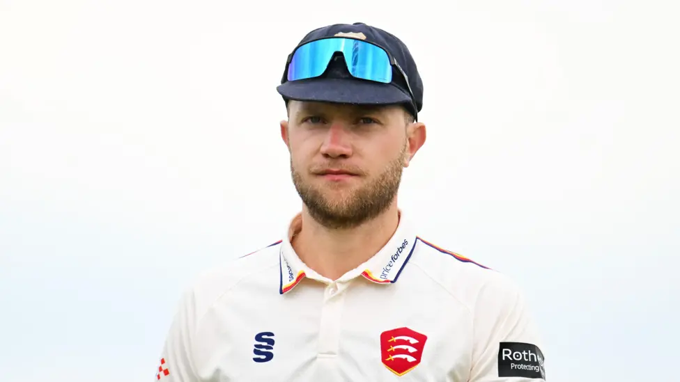 England bowler Cook to make Test debut against Zimbabwe