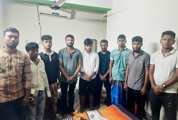 Navy detains 9 suspects in admission fraud rings in Khulna