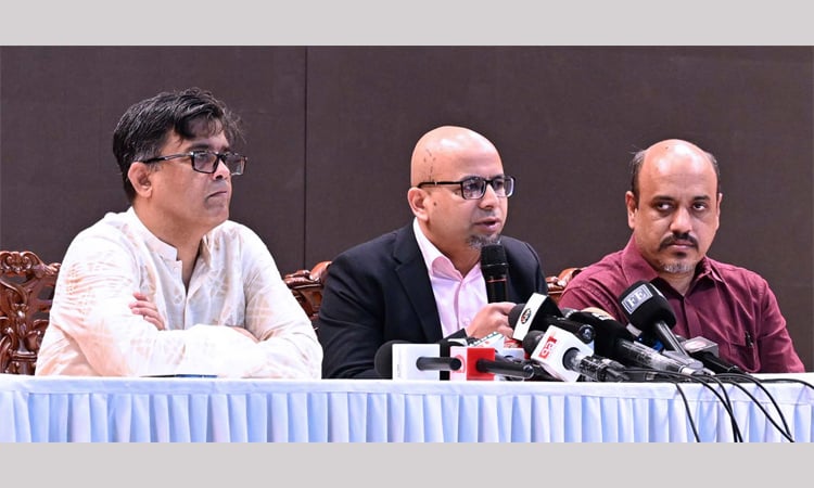 Faiz Ahmad Taiyeb, Special Assistant to the Chief Adviser at the Ministry of Posts, Telecommunication and Information Technology today spoke at a press briefing at the Foreign Service Academy. Photo: PID