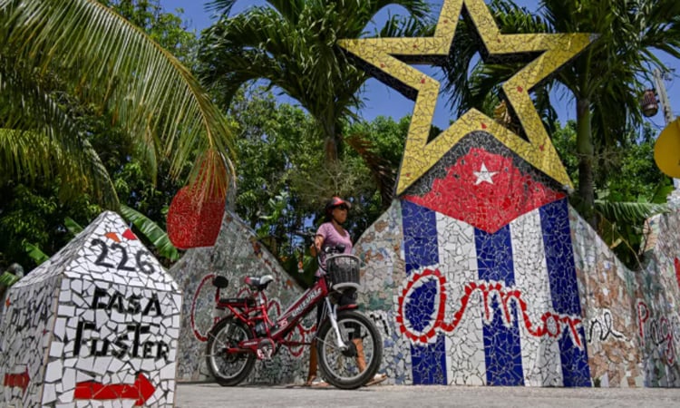 'Fusterlandia': Cuban fishing town turned mosaic wonderland