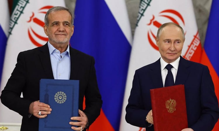 Iran lawmakers ratify partnership treaty with Russia