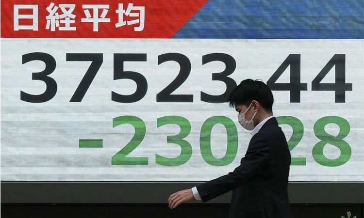 Asian equities track Wall St sell-off as US deficit fears grow