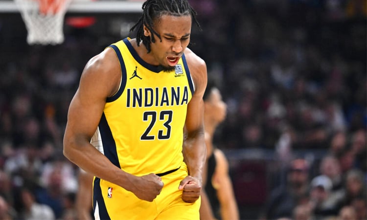 Pacers roar back to stun Knicks in Eastern Conference finals opener