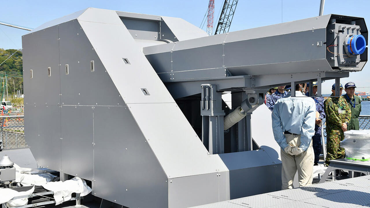 Japan shows off futuristic 'railgun' at defence expo