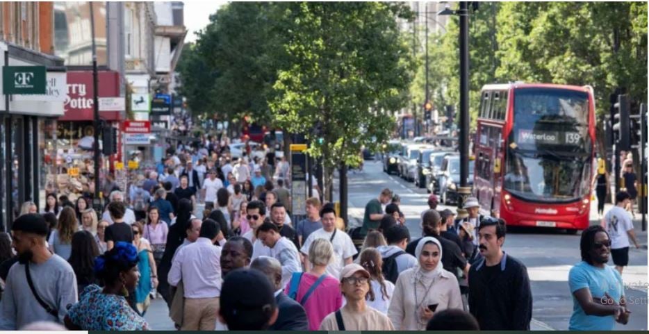 UK net migration in 2024 fell by half to 431,000