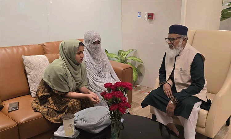 Religious adviser visits July martyr Hasan at hospital in Thailand