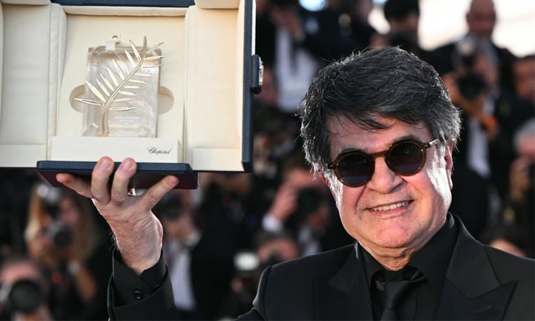 Dissident Iranian filmmaker Panahi wins Cannes top prize