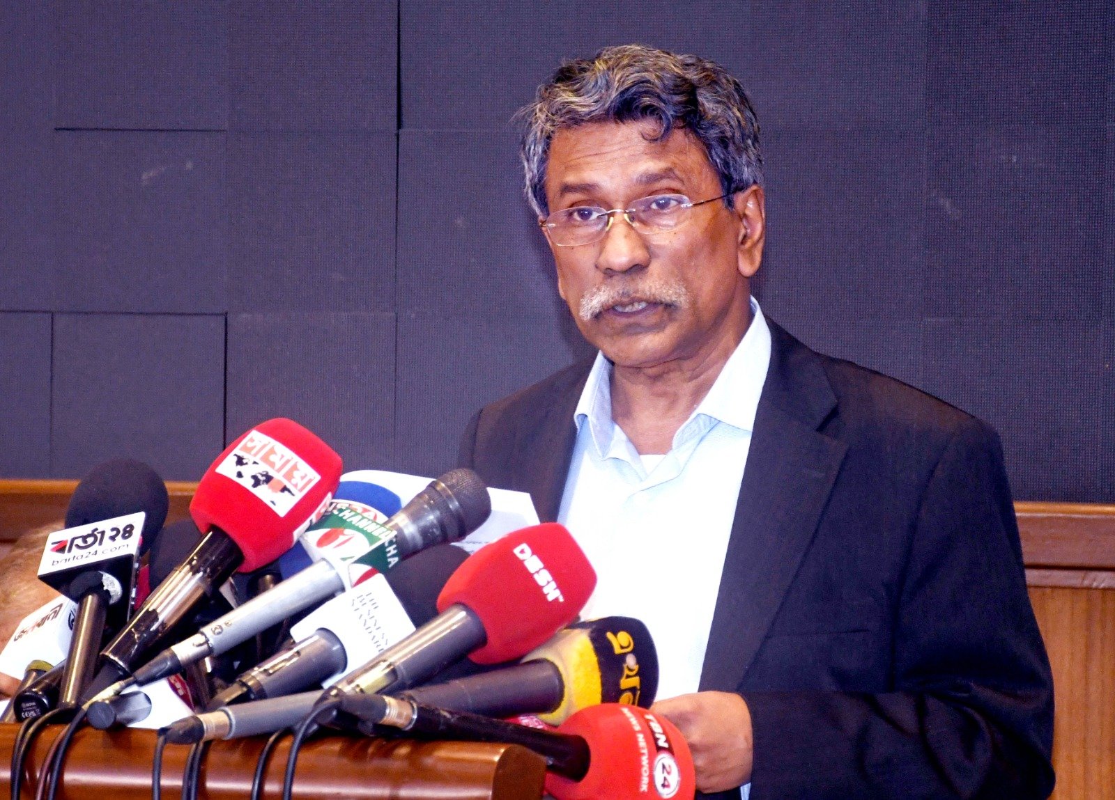 No disagreement on re-establishing caretaker government: Ali Riaz