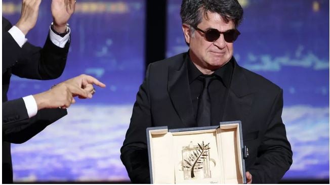 Filmmaker Panahi cheered on return to Iran after Cannes triumph