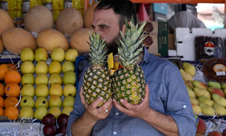 Pineapple is the new potato: imported fruits back in Syria