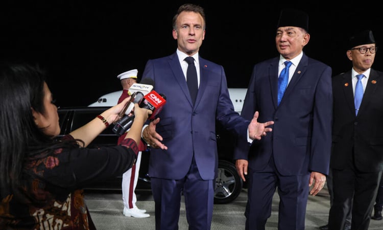 Macron in Indonesia seeks to deepen trade, defence ties