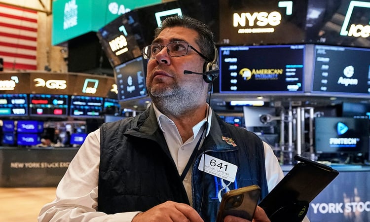 US stocks jump on easing tariff worries, lower bond yields