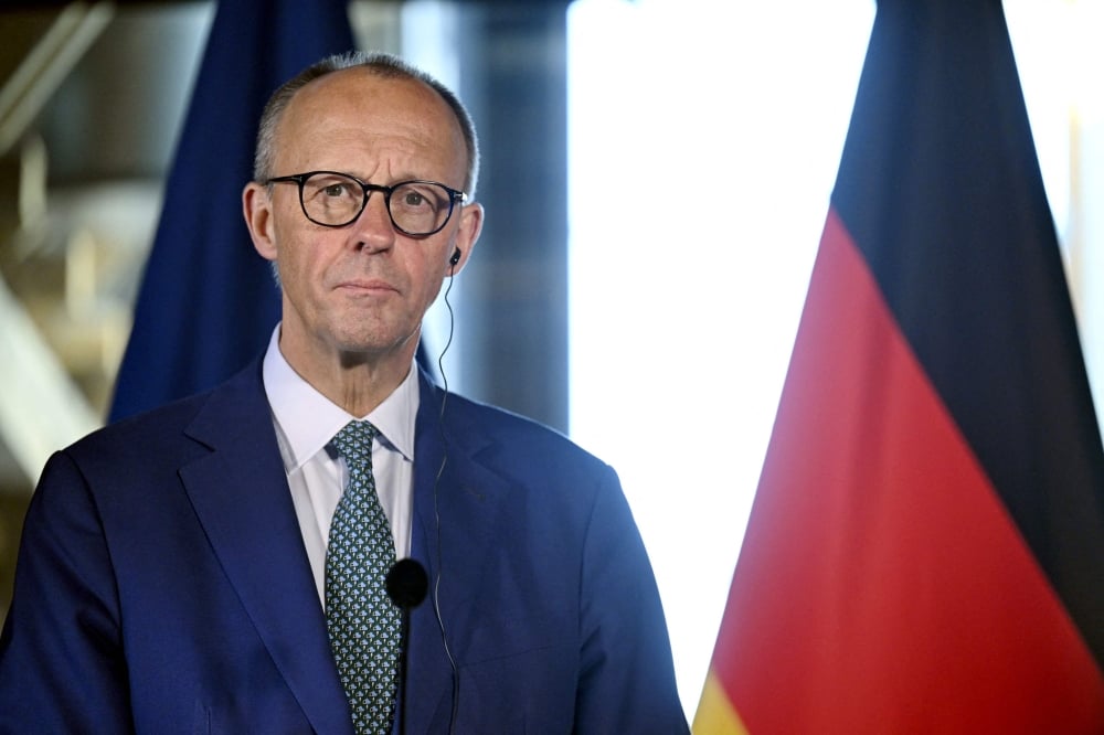 Germany to restrict family reunions, toughen citizenship rules