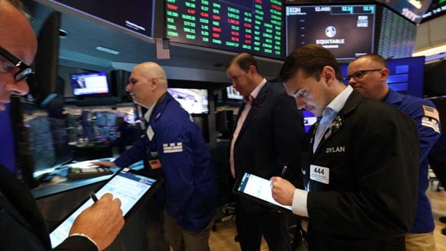 US stocks retreat as Treasury bond yields climb