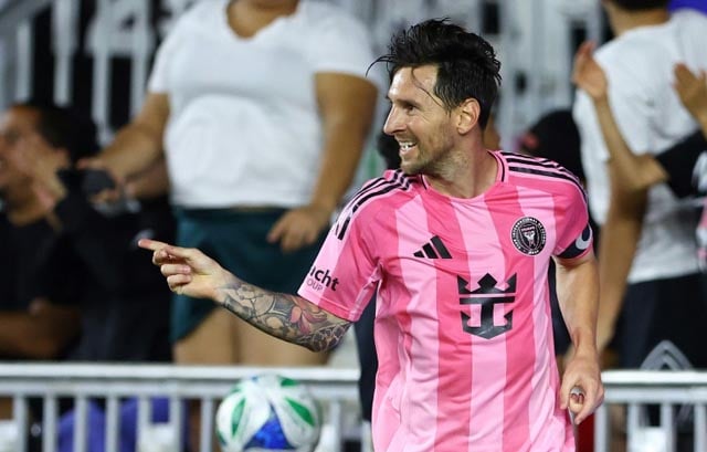 Messi and Suarez each score twice as Miami rips Montreal