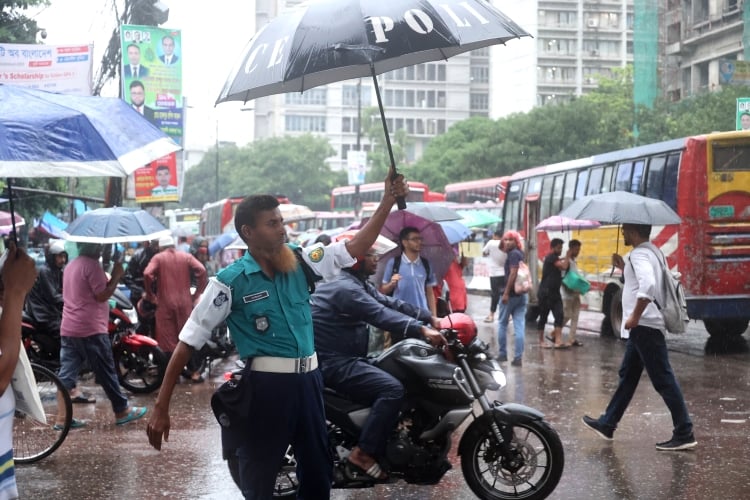 Depression over Northwest Bay brings rain to Dhaka, other parts of country