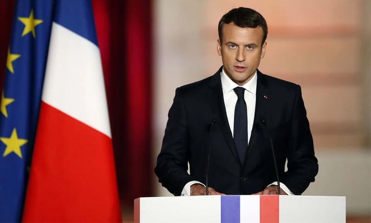 Macron decorates Indonesia leader before Buddhist temple visit