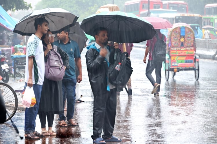 Deep depression crosses Bangladesh coastlines, tidal surge in 14 coastal districts 