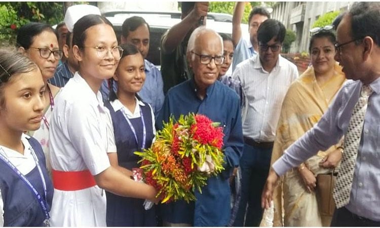 Planning adviser visits Kumudini Hospital   