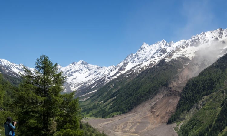 How Switzerland's Birch glacier collapsed