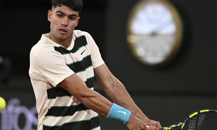 Alcaraz tackles Shelton for spot in French Open quarters as Swiatek faces old foe