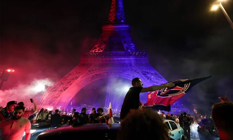 Wild celebrations in Paris after PSG's Champions League win