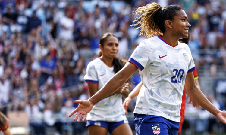 US women cruise past China in friendly win