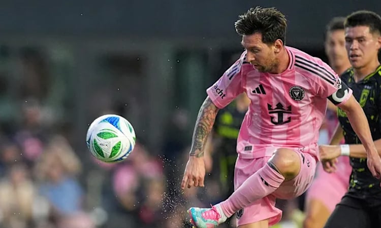 Messi double as Miami hit five past Columbus