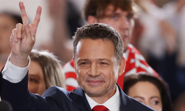 Polls open for Poland's presidential election runoff