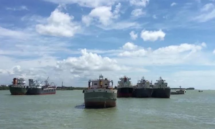 Two die after falling from fishing vessel in Karnaphuli River