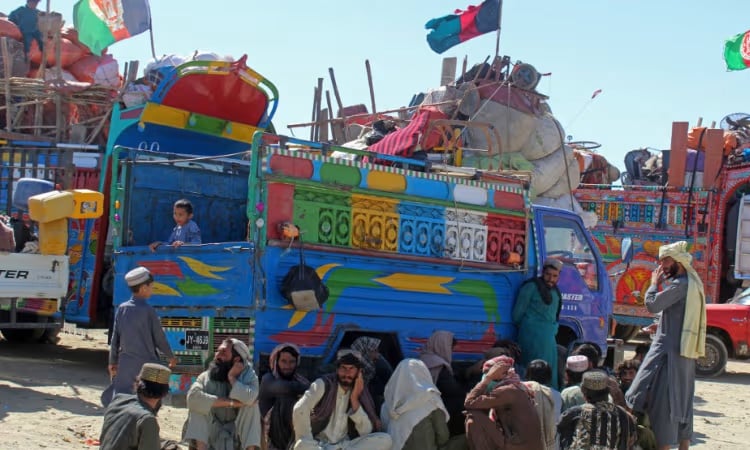 200,000 Afghans left Pakistan since deportations renewed