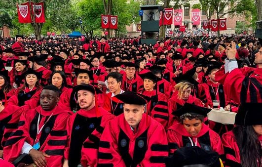 Trump bans visas for new foreign students at Harvard