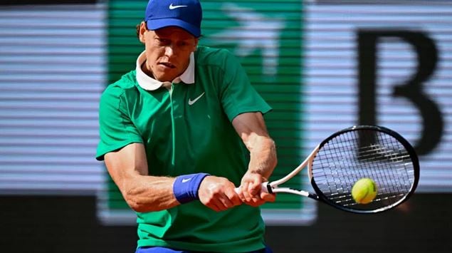 Top seed Sinner outclasses Bublik to reach French Open semis