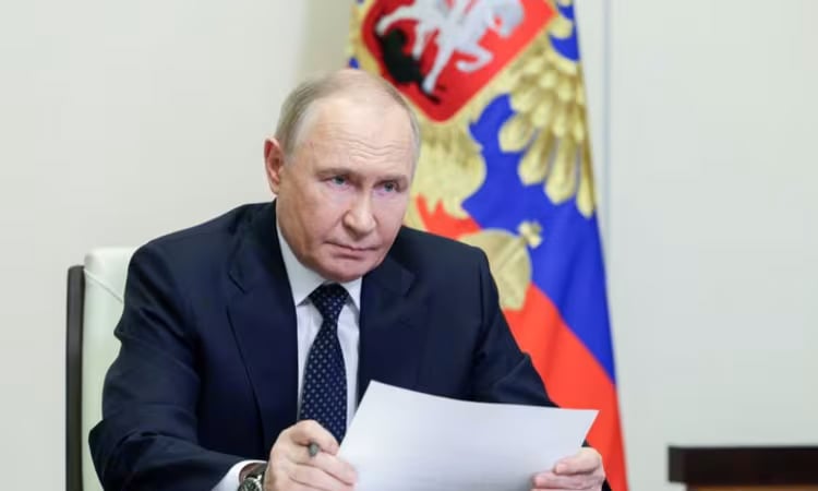 Moscow to decide 'how and when' to respond to Ukraine attack on airbases: Kremlin