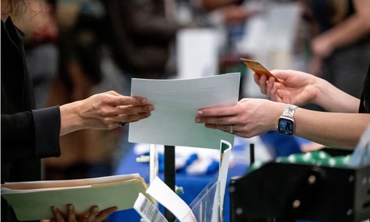 US job growth cools but better than expected, unemployment steady: govt