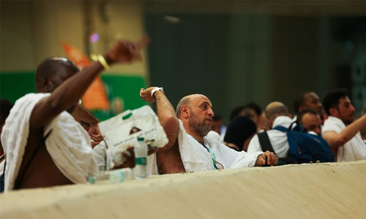 Muslim pilgrims 'stone the devil' as hajj nears end in Saudi Arabia