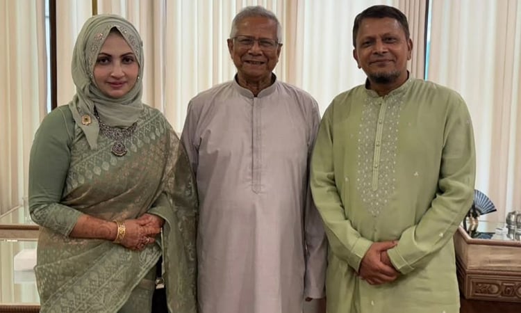 Chief of the Navy Staff Admiral M Nazmul Hassan and his wife met Chief Adviser Professor Muhammad Yunus at the State Guest House Jamuna today. Photo: CA GOB Facebook