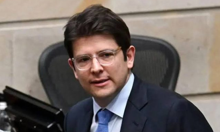 Colombian presidential contender has successful surgery after shooting