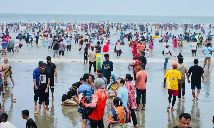 Cox's Bazar beach witnesses unprecedented  tourists 