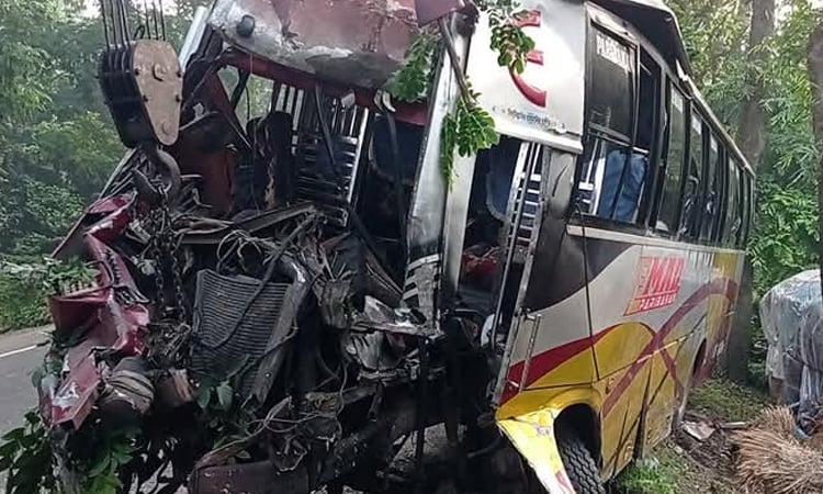 1 killed, 20 injured in Bagerhat road mishap