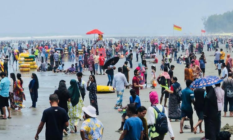 Cox's Bazar beach witnesses unprecedented tourists 