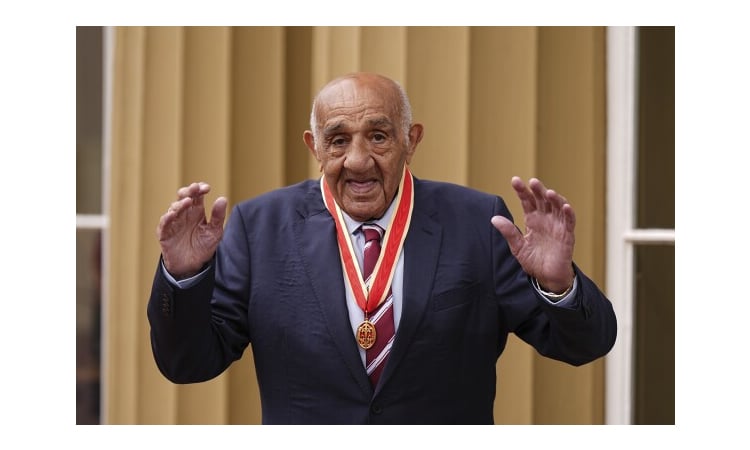 Billy Boston, 90, becomes rugby league's first knight