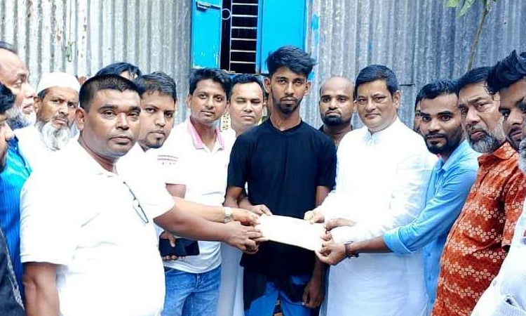 BNP extends financial assistance to July uprising injured Niloy in Narsingdi