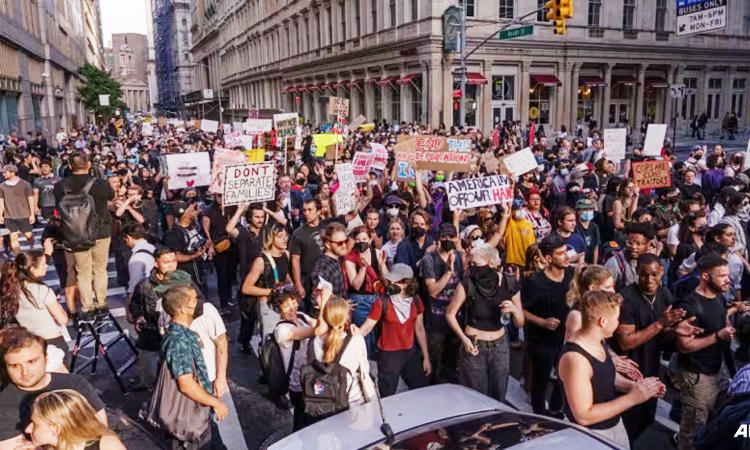 ​​​​​​​Thousands in New York protest immigration raids