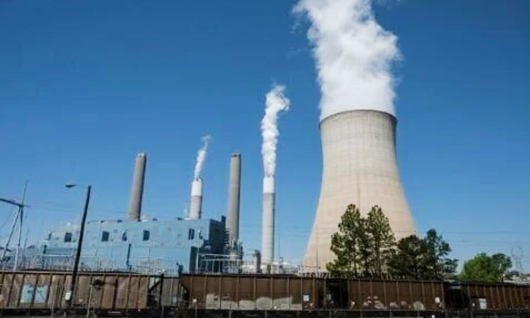 Trump admin aims to loosen power plant emissions rules
