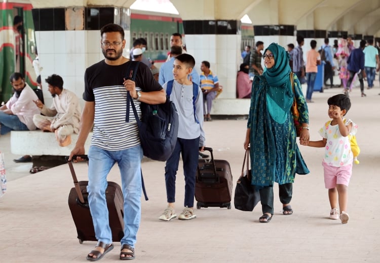 Holidaymakers continue returning to capital peacefully after Eid