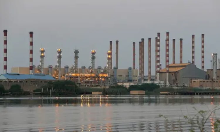  Iran says 'no damage' to oil refineries, depots in Israel attack