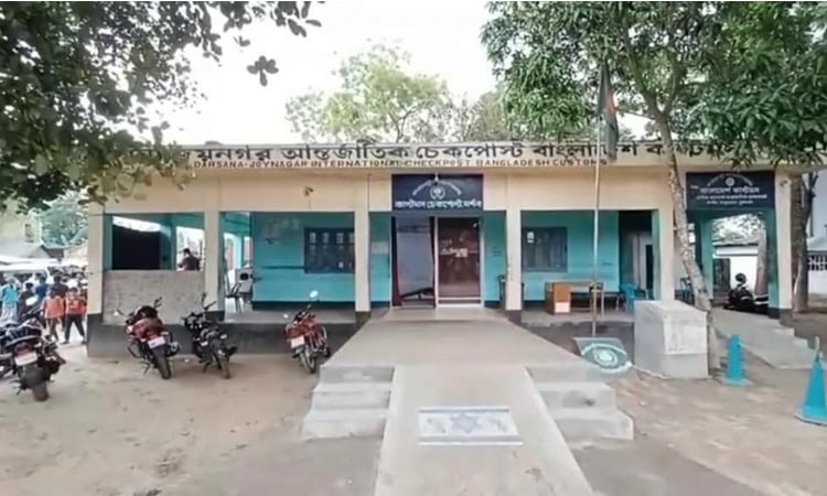 Screening tightened at Darshana checkpost to prevent spread of new Covid variant